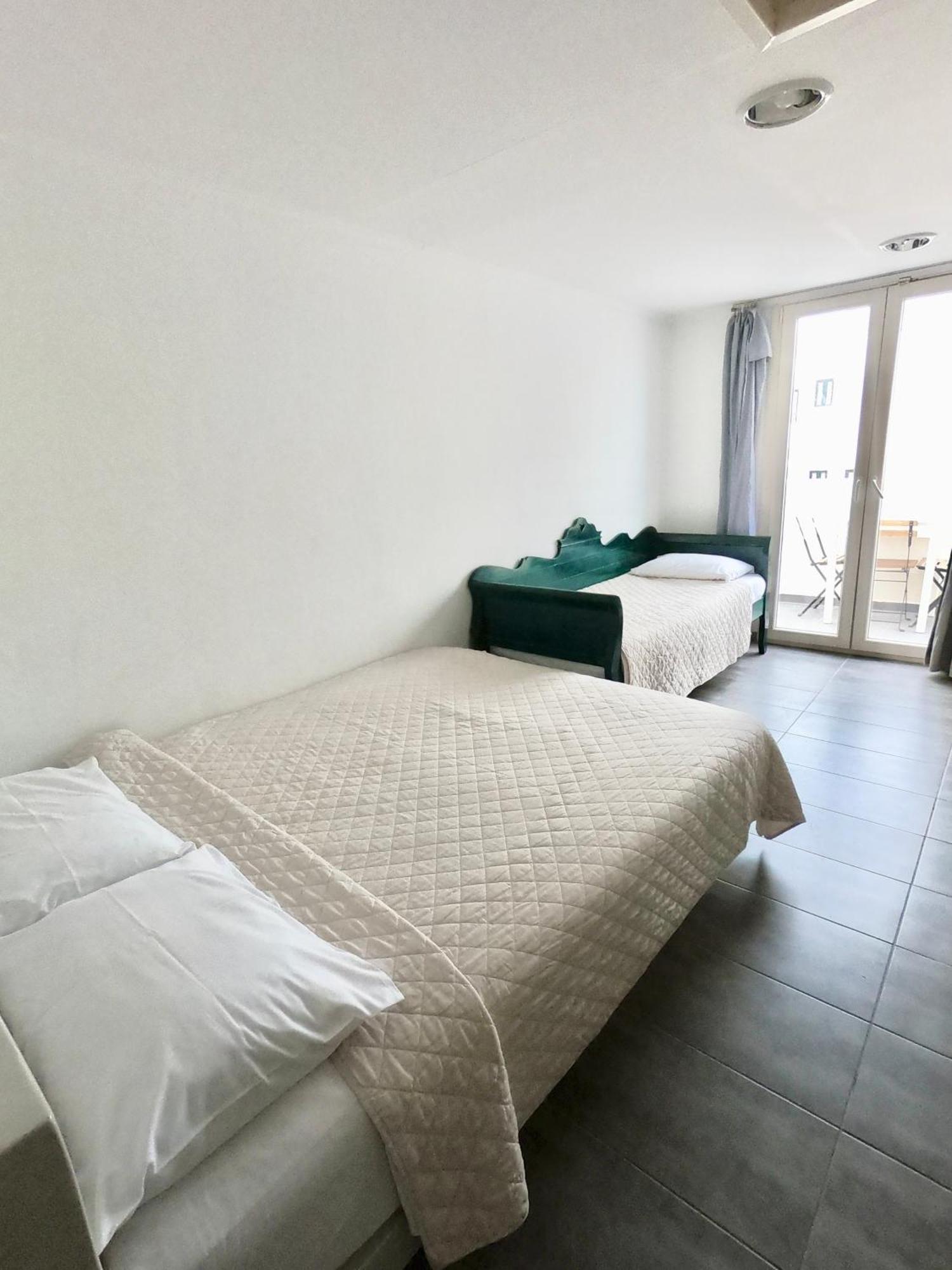 Anny Studios & Rooms Perissa Beach Exteriör bild